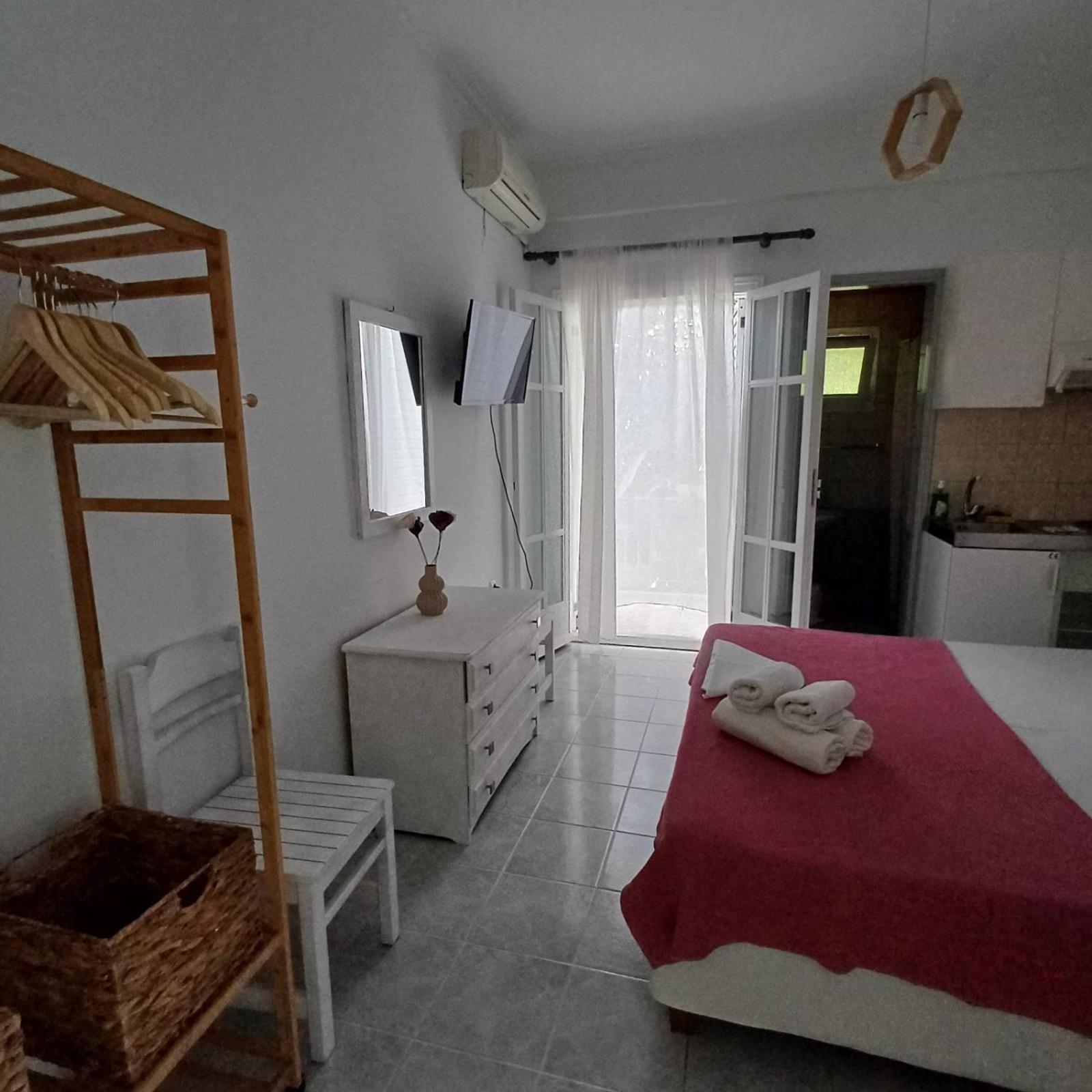 Kondilw Rooms Kalamitsi  Exterior photo